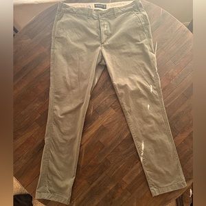 Men’s Abercrombie & Fitch Slim Chino Pants Olive Green. Size 36 X 32